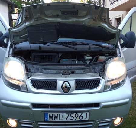 Renault Trafic cena 17500 przebieg: 292000, rok produkcji 2004 z Wołomin małe 67